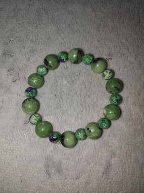 Green Beaded Stretch Bracelet - Handmade Jewelry
